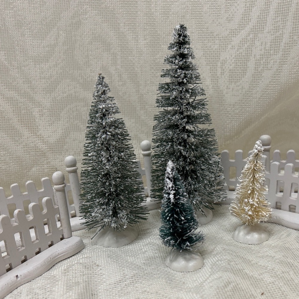 Vintage Model Train Bottle Brush Christmas Trees and White Picket Fence Set #114